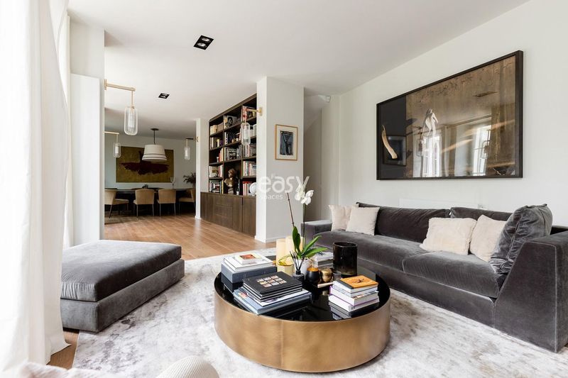 Luxury villa with private swimming pool available for photo production rental in Paris